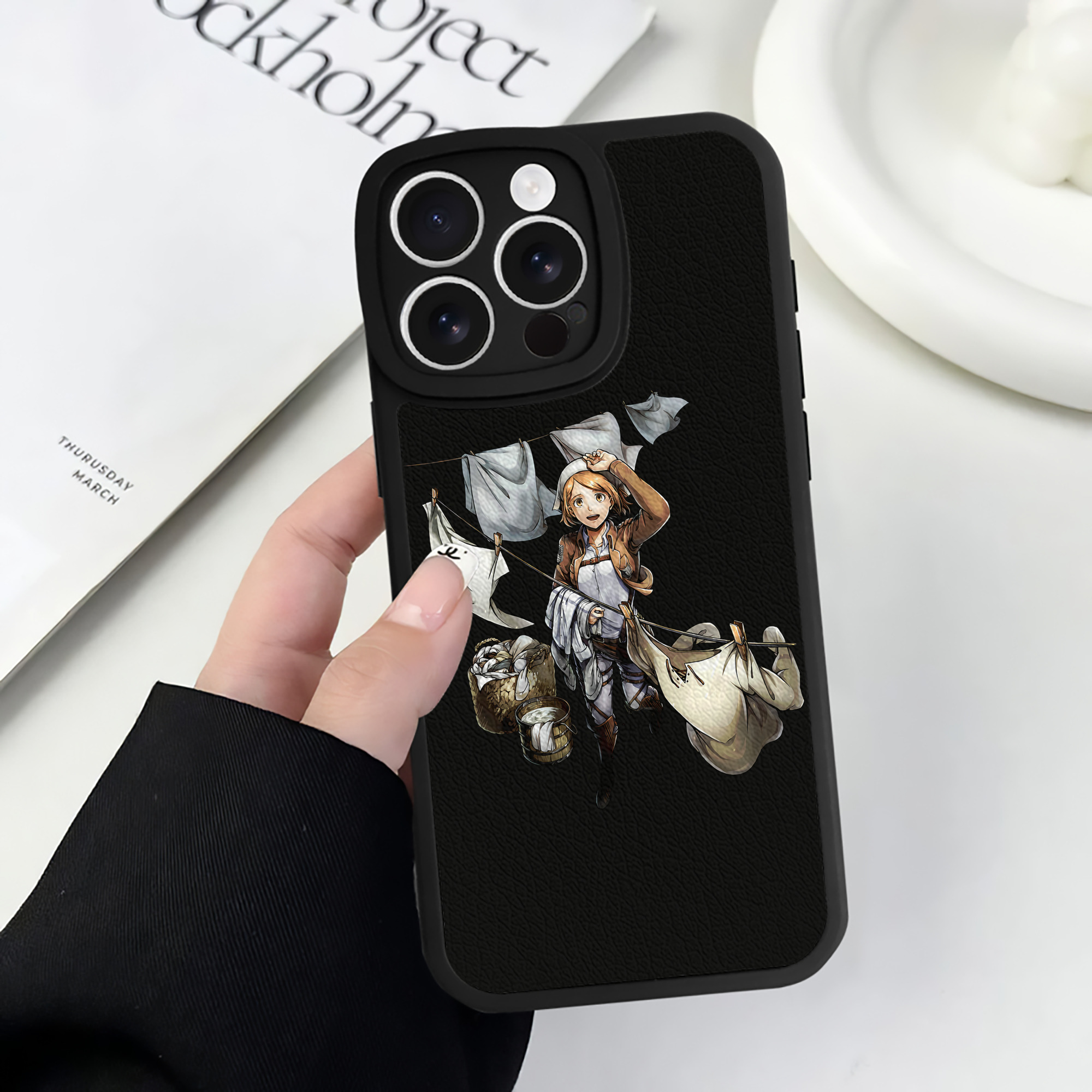 （画像用） 進撃の巨人 ペトラ·ラル Attack on Titan Petra Rall 【iPhone 16シリーズ対応】シリコンスマホケース（レザー調） 材質：シリコン